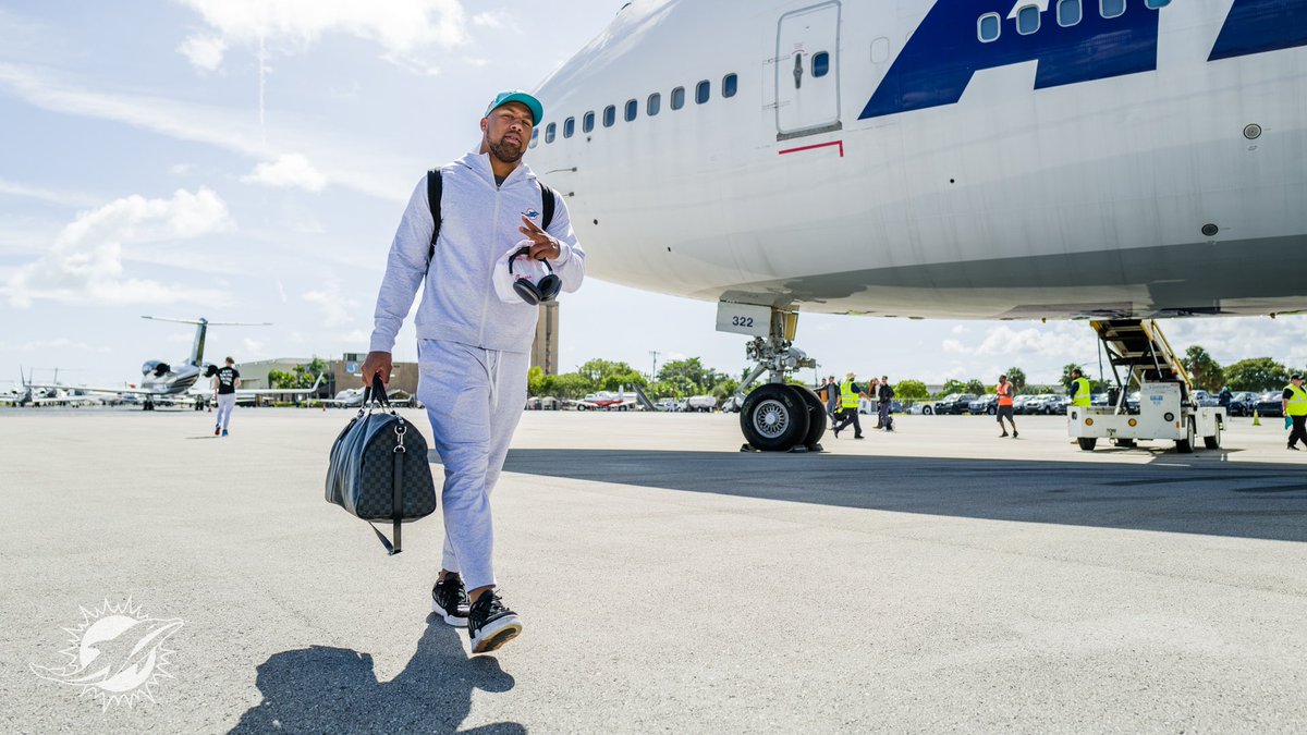 MiamiDolphins's tweet image. Chi-Town Bound ✈️ #FinsUp