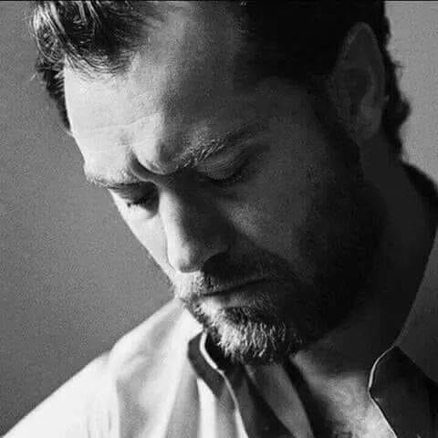 BMdhdh's tweet photo. إذا كان عمق الألم أكبر من أن تشرحه الكلمات، فإن الكلمات حينها، نوعٌ من زيادة الألم. https://t.co/ESoGTEoOtY