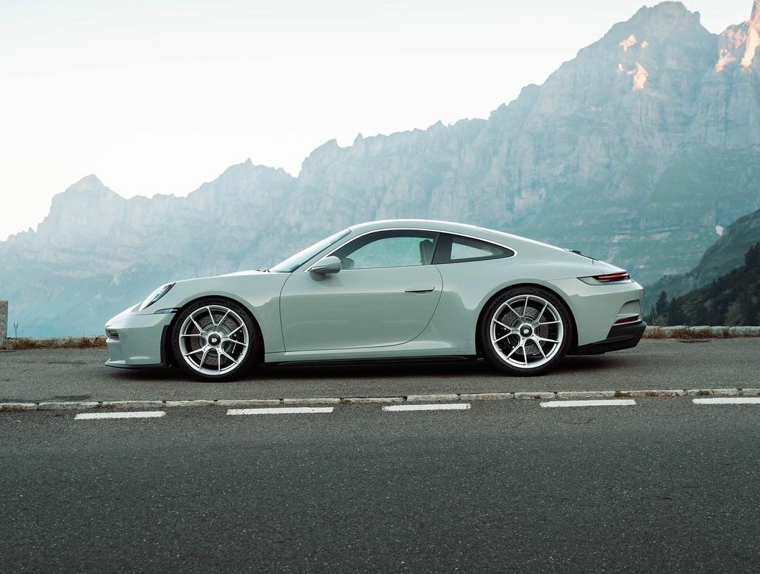 PorscheCIub's tweet photo. Paint-to-Sample Sport Classic Grey 992 GT3 Touring https://t.co/eaKiw5I9rJ