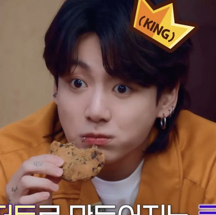 ggukliiety's tweet photo. #aujikook #jikookau 
onde jimin, um bruxinho iniciante, resolve testar um feitiço de amor com o seu crush, namjoon, e o coloca nos seus cookies.

ou onde jungkook, o seu melhor amigo esfomeado, come os cookies por acidente. https://t.co/9GvAHiOOMi