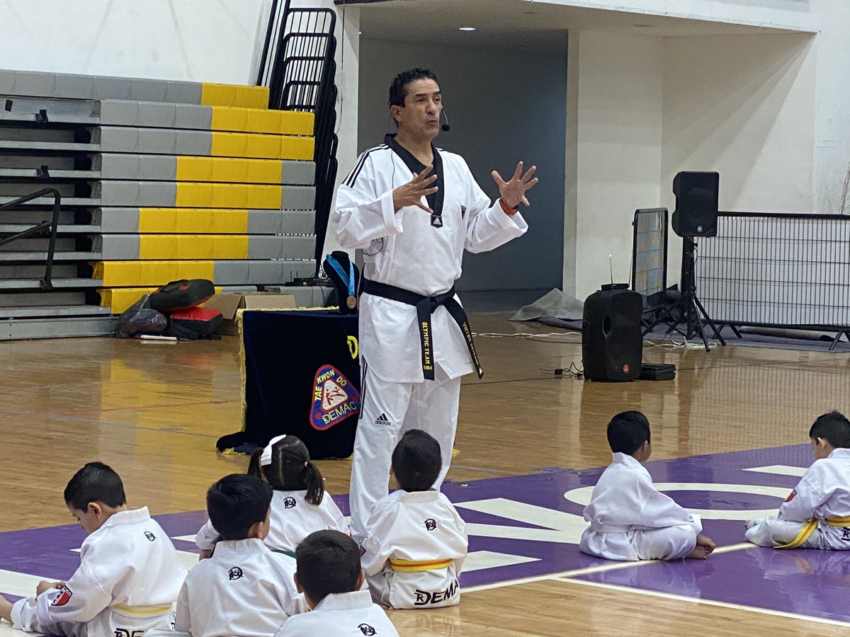 AsiEsMonterrey's tweet photo. La organización #DEMAC #TaeKwonDo (a la que orgullosamente pertenezco) se engalana en recibir al medallista olímpico @Victor_EstradaG en su seminario de Kyorugui y Poomsae (combate y forma) previo a torneo de copa anual. https://t.co/q2IBA0ZKTJ