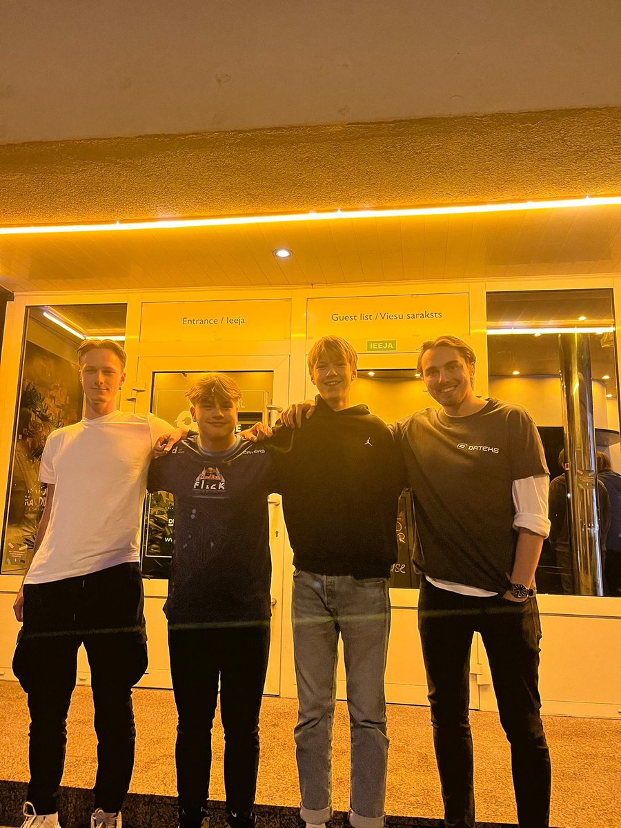 Lūk arī komandas kopbilde no šodienas pasākuma (diemžēl bez <a href="/wipskyy/">WIPSKY</a>). #AVENES