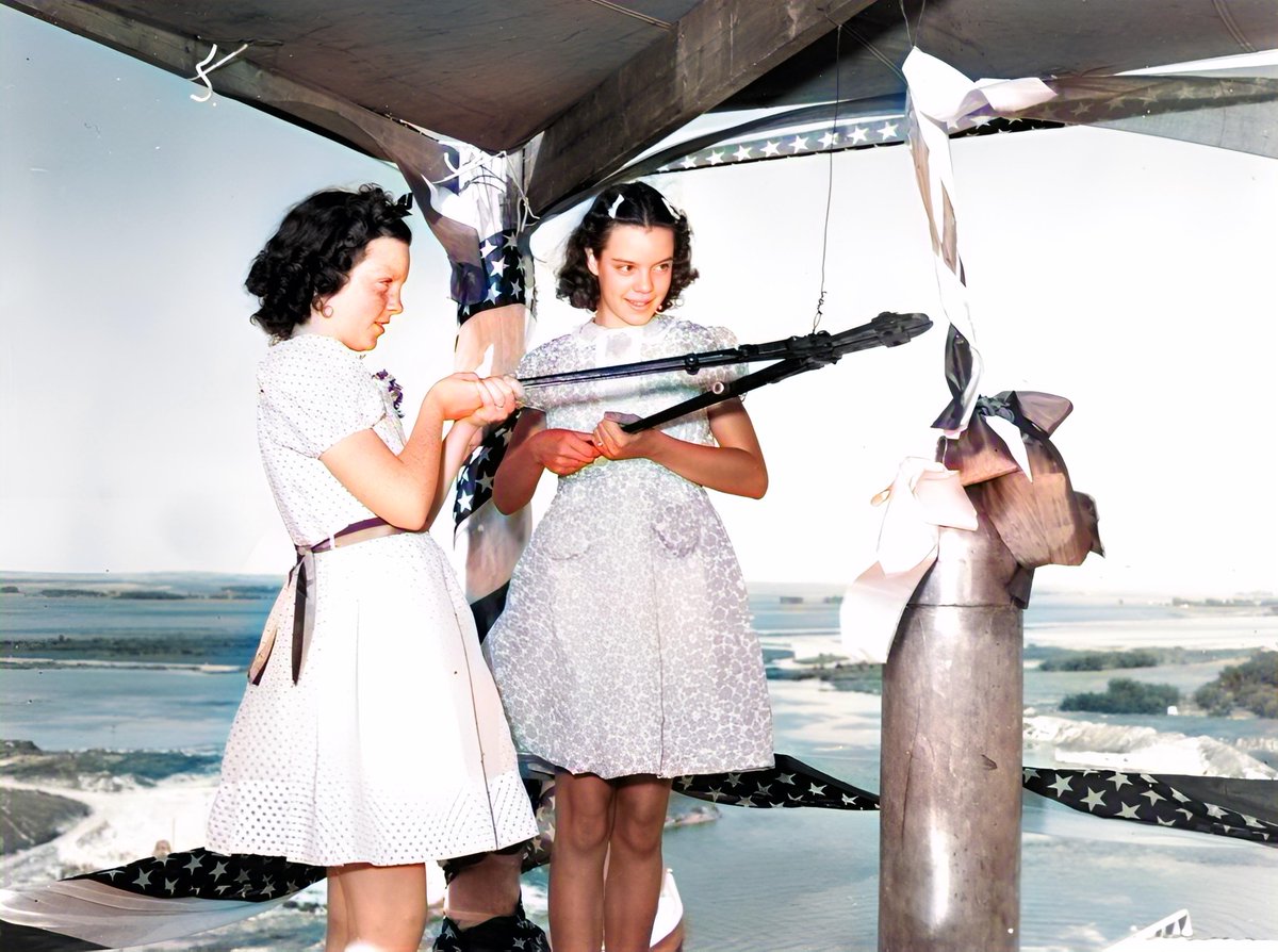 WasfiAkab's tweet image. Two unidentified young ladies drop a time capsule into the Kingsley Dam, July 22, 1941
#old #history #historical #restoration #restored #ai #artificial #intelligence #python #deoldify #color #colorized #time #capsule #girl #girls