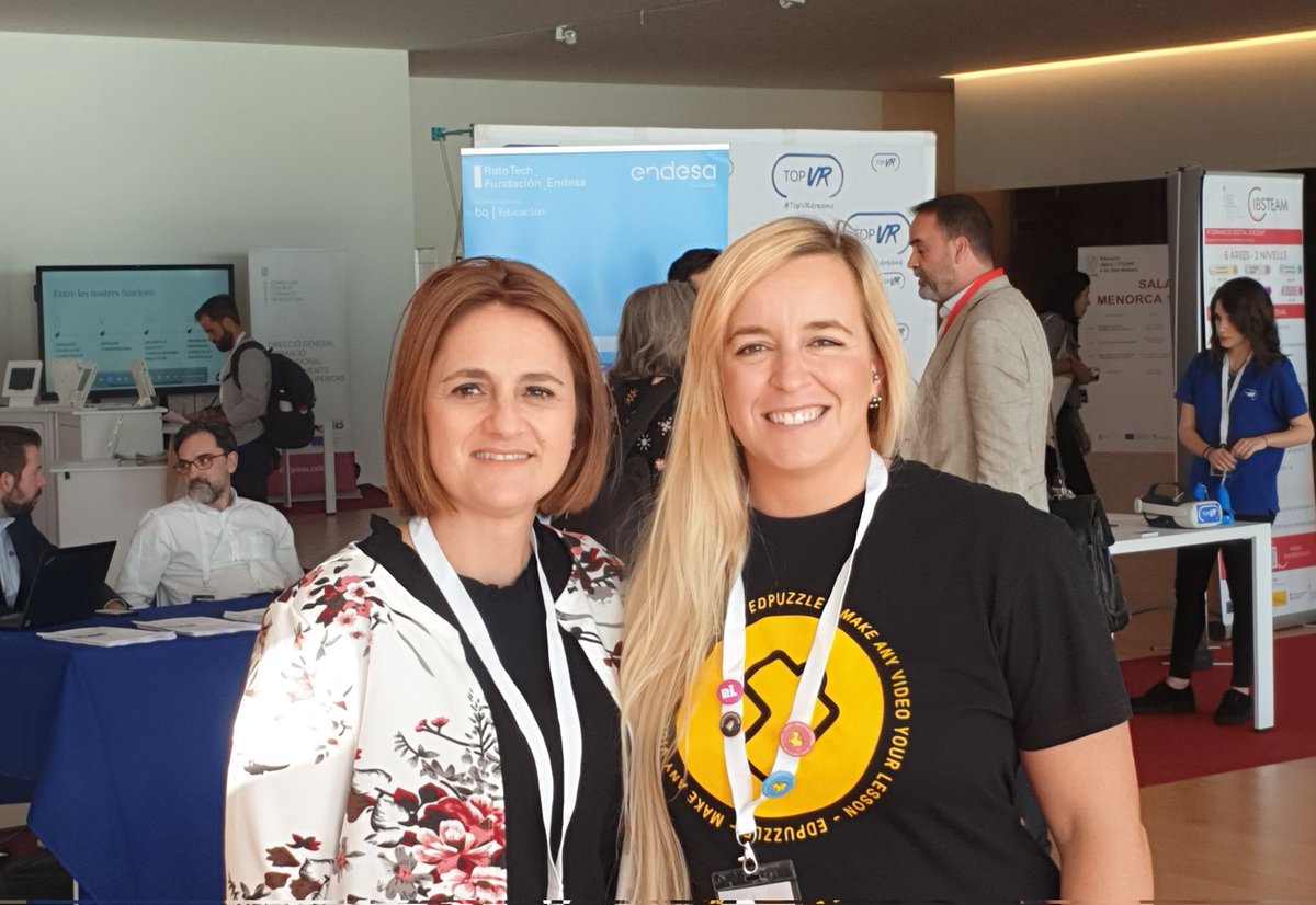 MariaComin1's tweet photo. Reencuentros que emocionan @rosaliarte 🤗
#EduDigIB nos vuelve a unir.
La siguiente en #SIMO2022😉 @MicrosoftEduEsp https://t.co/v1gaKAJ8I5