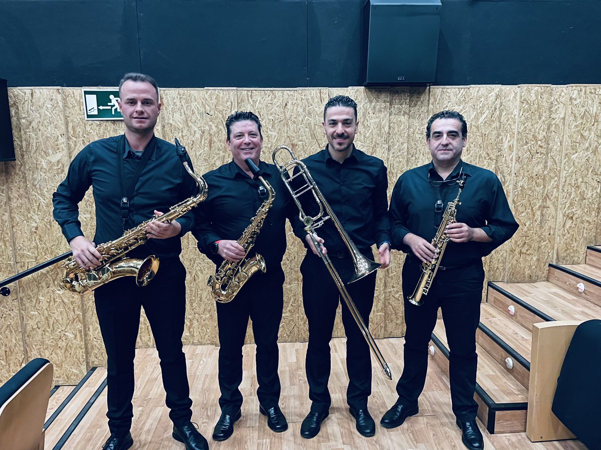 En la noche de hoy, nuestro cuarteto musical ha amenizado el Pregón de nuestra querida Hermandad de San Juan de la Cruz de La Carolina.

Agradecemos enormemente que cuenten siempre con nuestra música.

#SuenaSantaCecilia🎷🎺