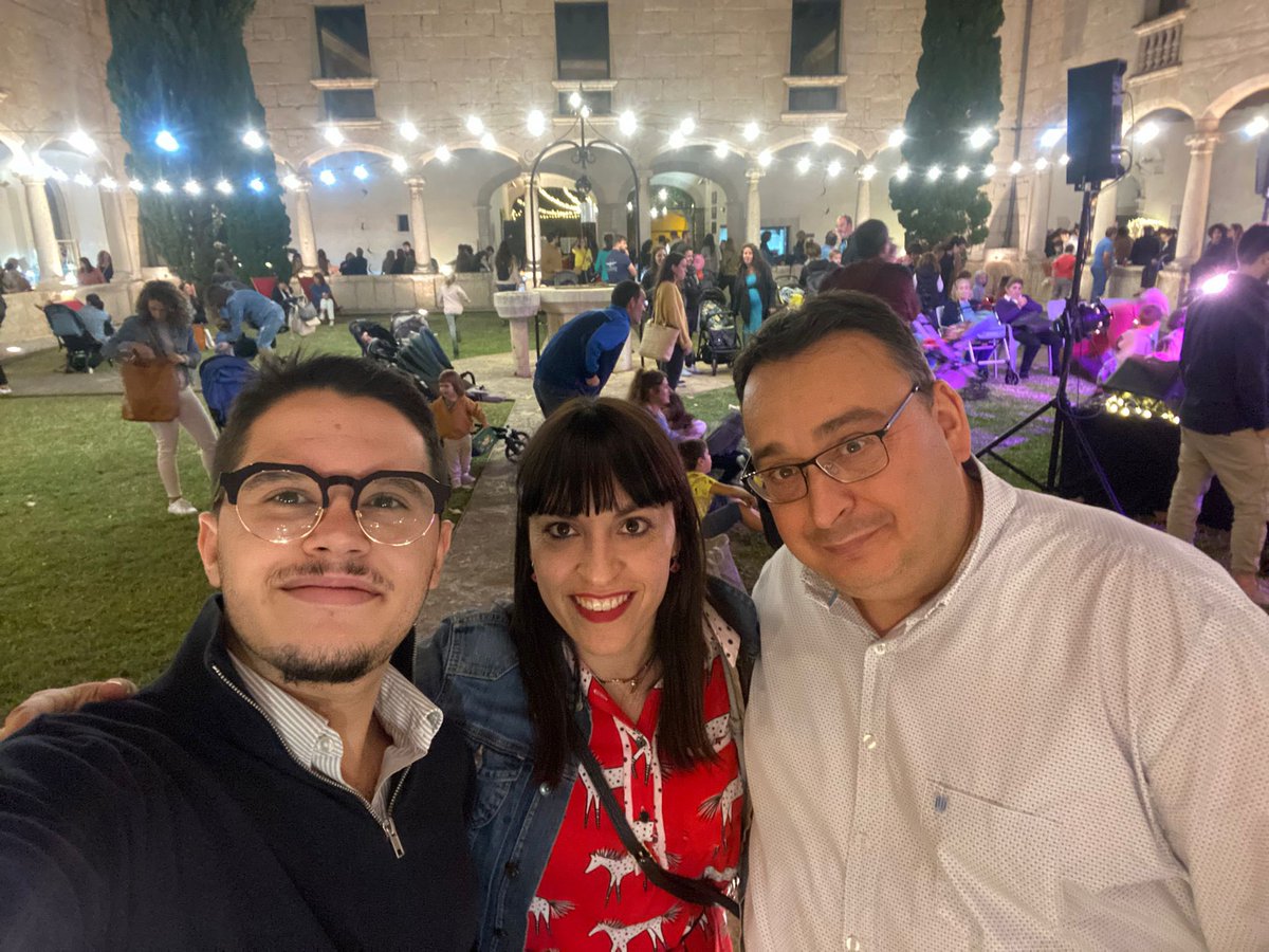 SocialistesInca's tweet photo. 🔴✨Gran ambient ara mateix al Rata Market, ubicat al Claustre de Sant Domingo en motiu de la Fira d’Època i l’Art que hi ha aquest cap de setmana a #IncaCiutat. 

Demà diumenge també podràs visitar-lo de 10h a 19h. No t’ho perdis! 😉👏🏼

#FiresInca #IncaSomTots https://t.co/EhjrwFJfwK