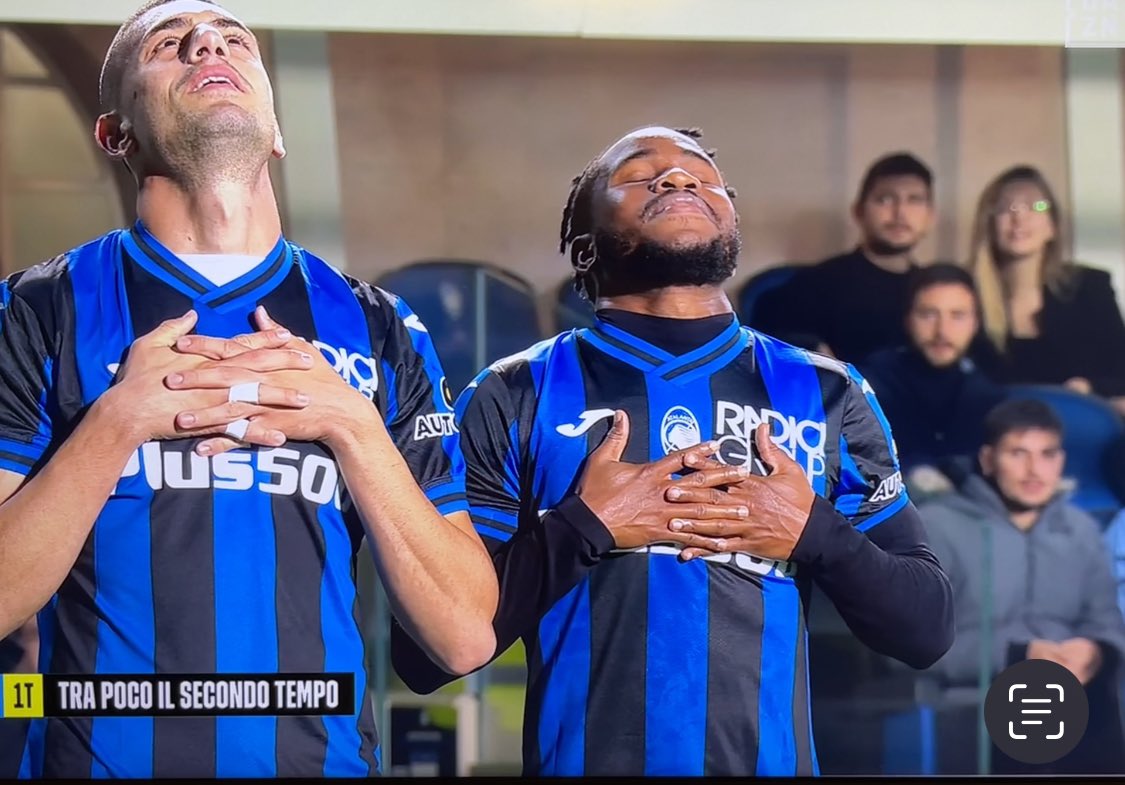 #AtalantaNapoli Qui è dopo l’1-0 quando pregavano che il <a href="/sscnapoli/">Official SSC Napoli</a> non reagisse con troppa veemenza al gol subito😂