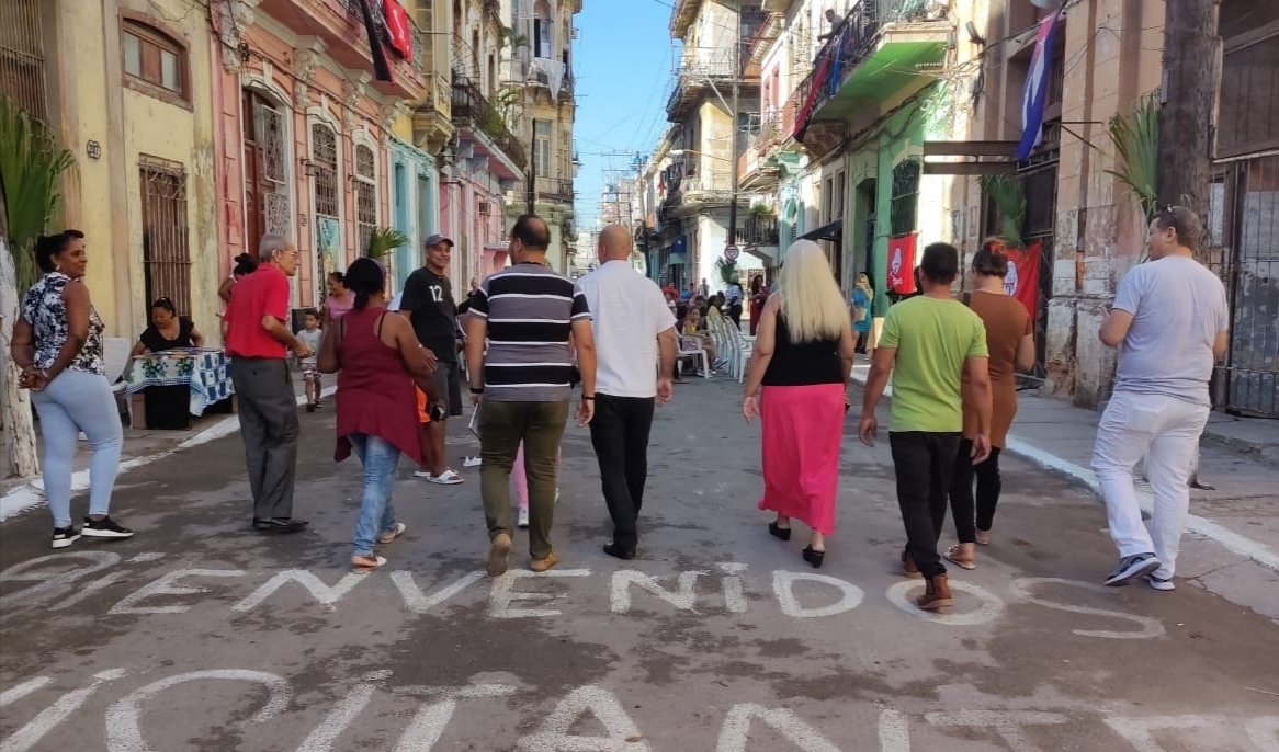 Estamos en un #CDRCuba de Jesús María, celebrando que hoy se cumple el 266 aniversario de ese barrio de la Habana Vieja. ¡Felicidades! #Cuba #SomosDelBarrio #SoyCederista