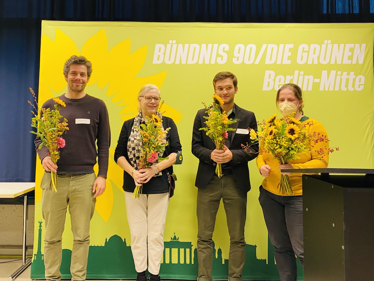 gruenemitte's tweet photo. Herzlichen Dank an unsere #MitteLab Moderator:innen aus @Gruene_Lbg, @GruenePankow, @GrueneSuedwest & @GrueneTS! Gekonnt moderiert & schön präsentiert, liebe @ANakoinz, @canaru9, Christa & @FriedemannDau 🌻 (7/) https://t.co/gnhX2cGr6J