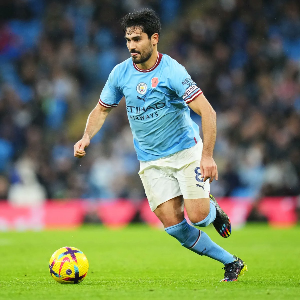 IlkayGuendogan's tweet photo. Champion's mentality 💯 Huge compliment to the team 🔥 +3 with one man down 👊🏼 #CmonCity 💙 https://t.co/rFUh1Djb91