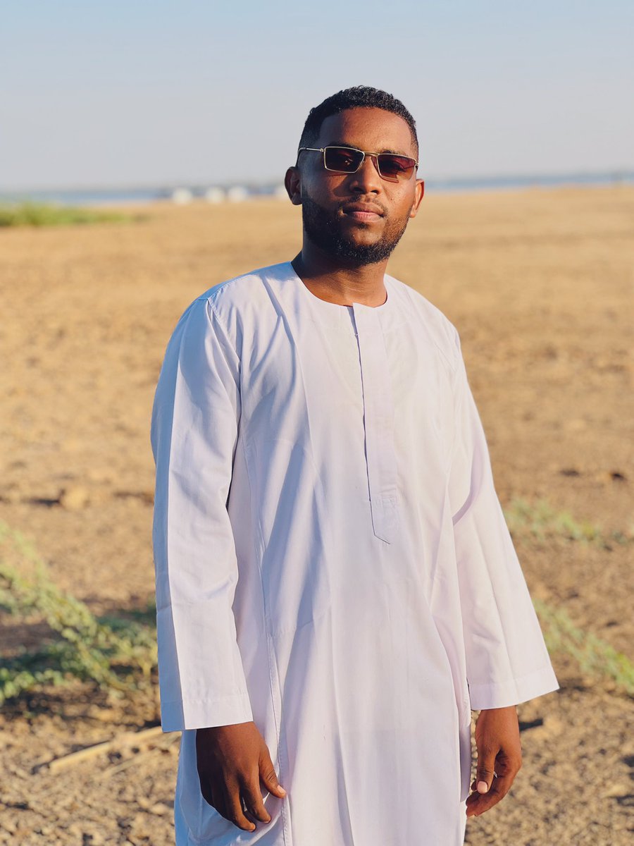 simbaba2000's tweet photo. ماتشملني مقولة "محد يدوم لأحد" انا ادوم وللأبد للي يستاهل ويقدّر.🧡 https://t.co/mHGVnSrLOy