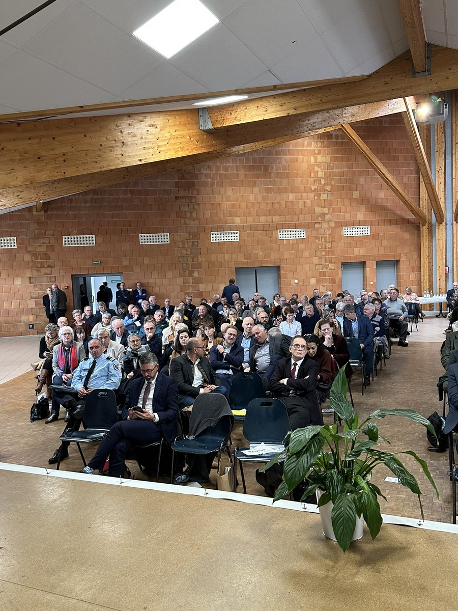 jf_longeot's tweet photo. Merci Charles PIQUARD Président Association Maires Ruraux du Doubs membres du bureau pour l’organisation de l’assemblée Gènérale ayant pour thème « Femmes Élues en Milieu Rural » je tiens à saluer  ma collègue sénatrice de Vendée @AnnickBillon et la remercier pour sa présence https://t.co/45m1A3VXN2