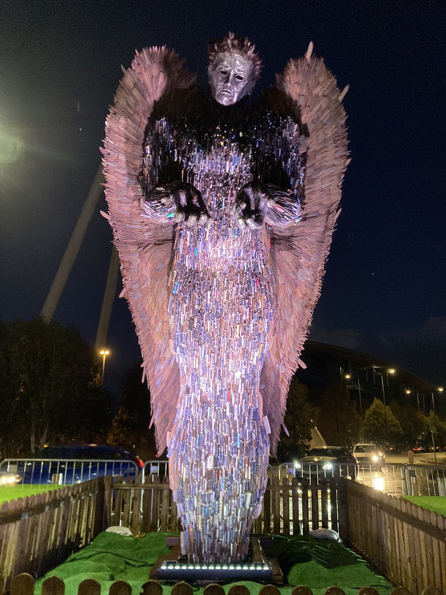 MrsWoolleyRSDP's tweet photo. Wow what a statue! The impact of standing so small beneath such an overpowering, towering knife angel - seeing blades turned into wings! What a message - 100,000 blades taken off the British streets #savealifesurrenderaknife #knifeangel #Newport https://t.co/qLkOJzkjDs