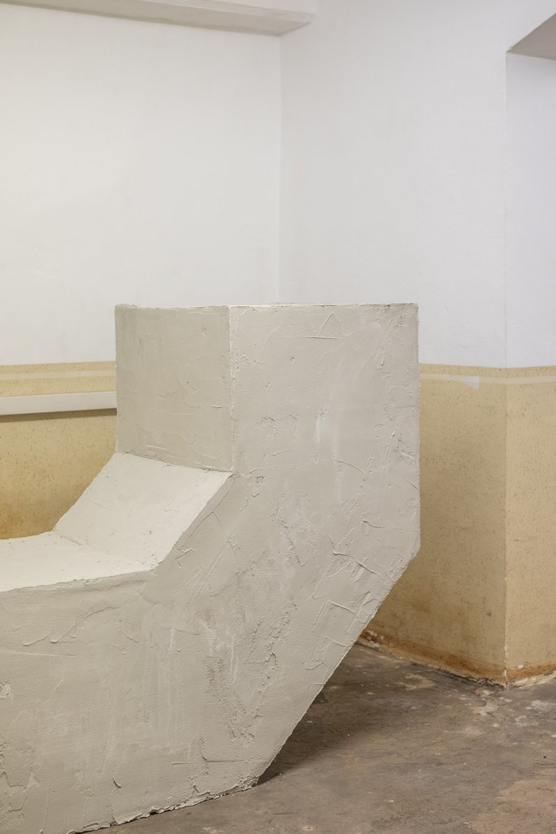 KTatsachen's tweet photo. The sculptures of #LisaHopf symbolize old, expired models of world explanation, views and expectations left behind after updating. 💭
The Internet acronym "afk" in the title means that a person is not at the computer or he does not participate in digital communication. 💻🤳 https://t.co/4qYTY4SYds