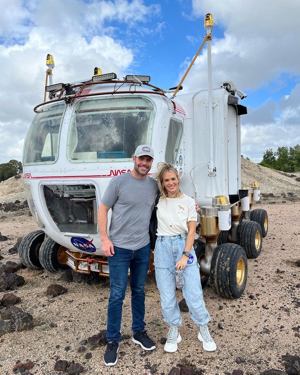 fisherfan1212's tweet photo. #Repost #mikefisher
・・・
Thank you @astro_kimbrough and @NASA for an incredible tour today! Driving the moon rover was pretty cool but being in Mission Control and talking to the astronauts in space was the highlight! #nasajohnson @carrieunderwood https://t.co/rqVYzMQcei