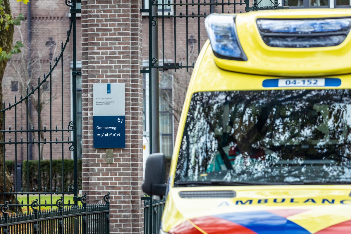rubenoosterman_'s tweet photo. Patiënt en medewerker kliniek #Veldzicht in #Balkbrug overleden na steekpartij en brandstichting… Politie heeft plaats delict gemaakt en doet uitgebreid onderzoek.

P 1 BON-01 (GRIP 1) (Middel BR) BR cel Veldzicht Ommerweg Balkbrug https://t.co/u67uSEkzmV