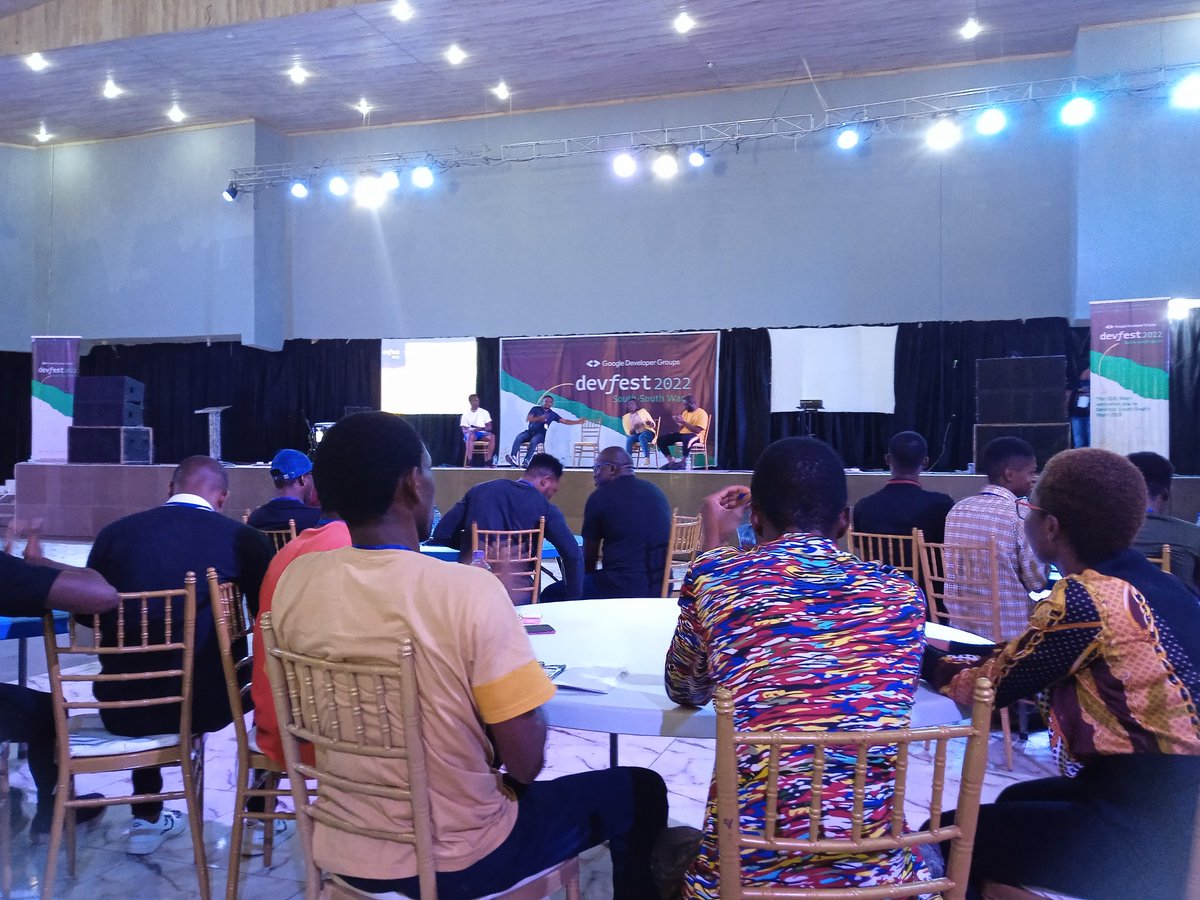 ozumahe's tweet photo. Was live at GDG warri #DevFestSS #DevFestWarri #DevFest2022, it was nice listen to the speakers and knowing am on the right track. https://t.co/9vrucLsNsg