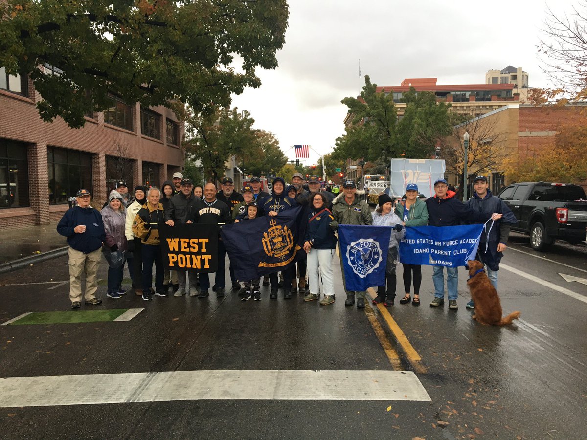 Honored to walk in the #VeteransDay parade in #Boise with service academy alumni and parents. Two members of USNA Class of ‘68 proudly carried our flag 🇺🇸
