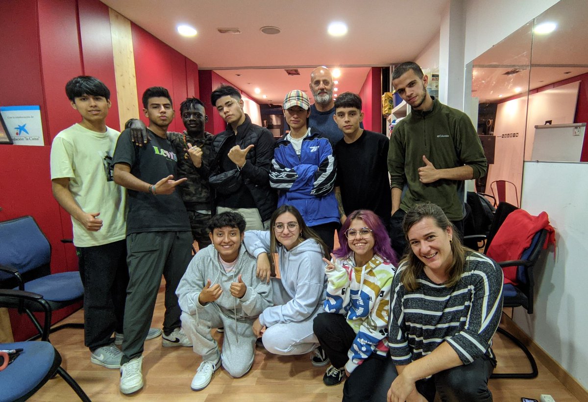 En #TardesDeGaraje hemos comenzado una nueva fase para nuestra gira-musical VERSO-META🚀, durante las próximas semanas nos formaremos en el ámbito teatral gracias a <a href="/TamaraBerbes/">Tamara Berbés</a> de <a href="/Laintegrateatro/">La Íntegra teatro</a> 🎭