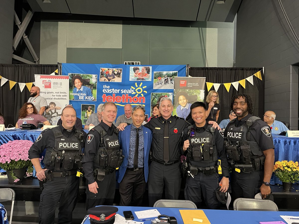 A/Chief Bellaire and the <a href="/WindsorPolice/">Windsor Police</a> Community Service team were honoured to join <a href="/BBellaciccoCTV/">Bob BellaciccoCTV</a> in support of the 100th anniversary of <a href="/EasterSealsON/">Easter Seals Ontario</a> <a href="/StClairCollege/">St. Clair College</a> working the phones. Thanks for your generosity!