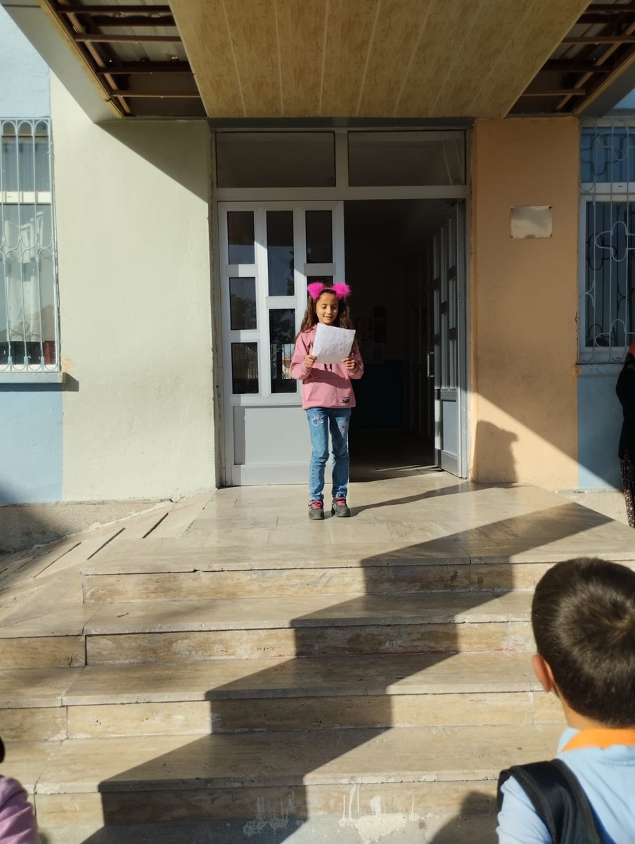 AtaturkIsmil's tweet photo. Okulumuzda düzenlenen 29 Ekim Resim ve Şiir Yarışmasında dereceye giren öğrencilerimize ödülleri verildi.
@karatayilcemem 
@konyamem https://t.co/jjjmmRYKfy