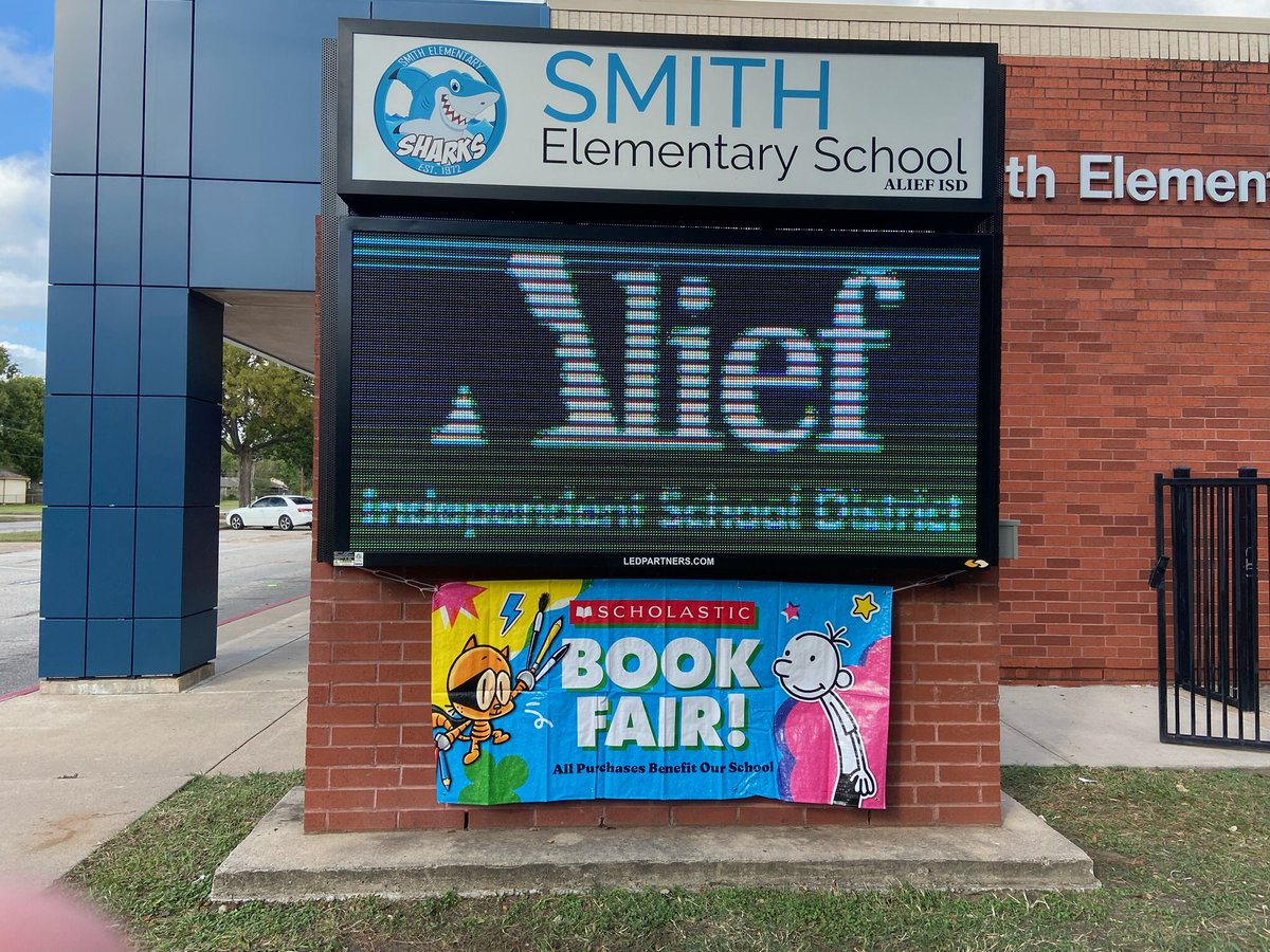 SmithSharkLibrary tweet media