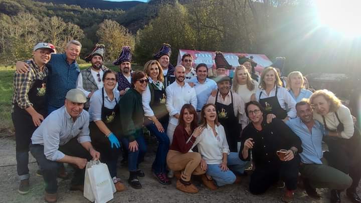 MMCrypto_wCuM's tweet photo. Día de promoción espectacular en la Feria de la Castaña de Folgoso do Courel. 

Hemos recibido una acogida fabulosa por parte de todos los visitantes y hemos promocionado nuestro aceite con el mayor cariño posible. https://t.co/BKbgr2Z1iX