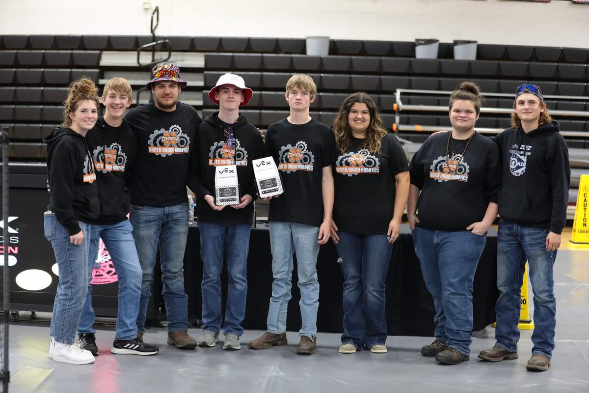 NU_Robotics's tweet image. First competition of the #VEXRobotics #SpinUp season.
#6008Z and #6008N were Tournament Finalists and #6008A won Design Award! #NUpride @NUHS_Principal