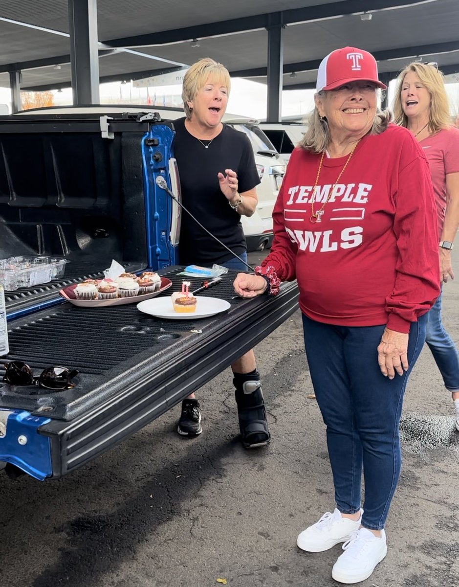 lcclark10's tweet photo. @Temple_FB @TempleBands @TempleUniv it’s this lovely lady’s 88th birthday! Any chance for a happy birthday at halftime? #templeusf https://t.co/fAqETgoep3