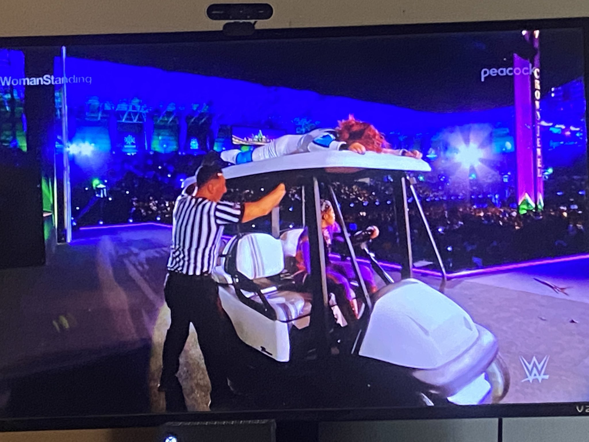 1 pic. How in the hell is this match still going? THIS IS AWESOME!!! #WWECrownJewel https://t.co/ikFuceuYGI