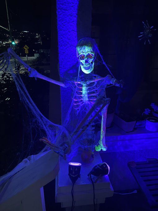 I might be that person who has their Halloween decorations up until Christmas https://t.co/maLFEjSzr<a href="/tag/manyvids"class="tags"><span>#manyvids</span></a><a href="/tag/mvsales"class="tags"><span>#mvsales</span></a><a href="/tag/mvboys"class="tags"><span>#mvboys</span></a>