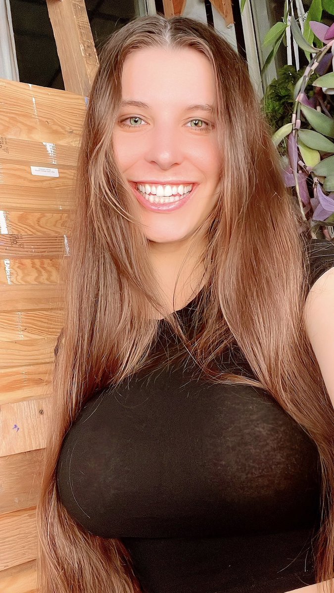 GM how are you today? 😄
Guess who’s going BACK TO VEGAS to be a presenter at <a href="/hellot3event/">T3EVENT</a> next Friday?! 
🙋‍♀️🥳🥂💃🎰