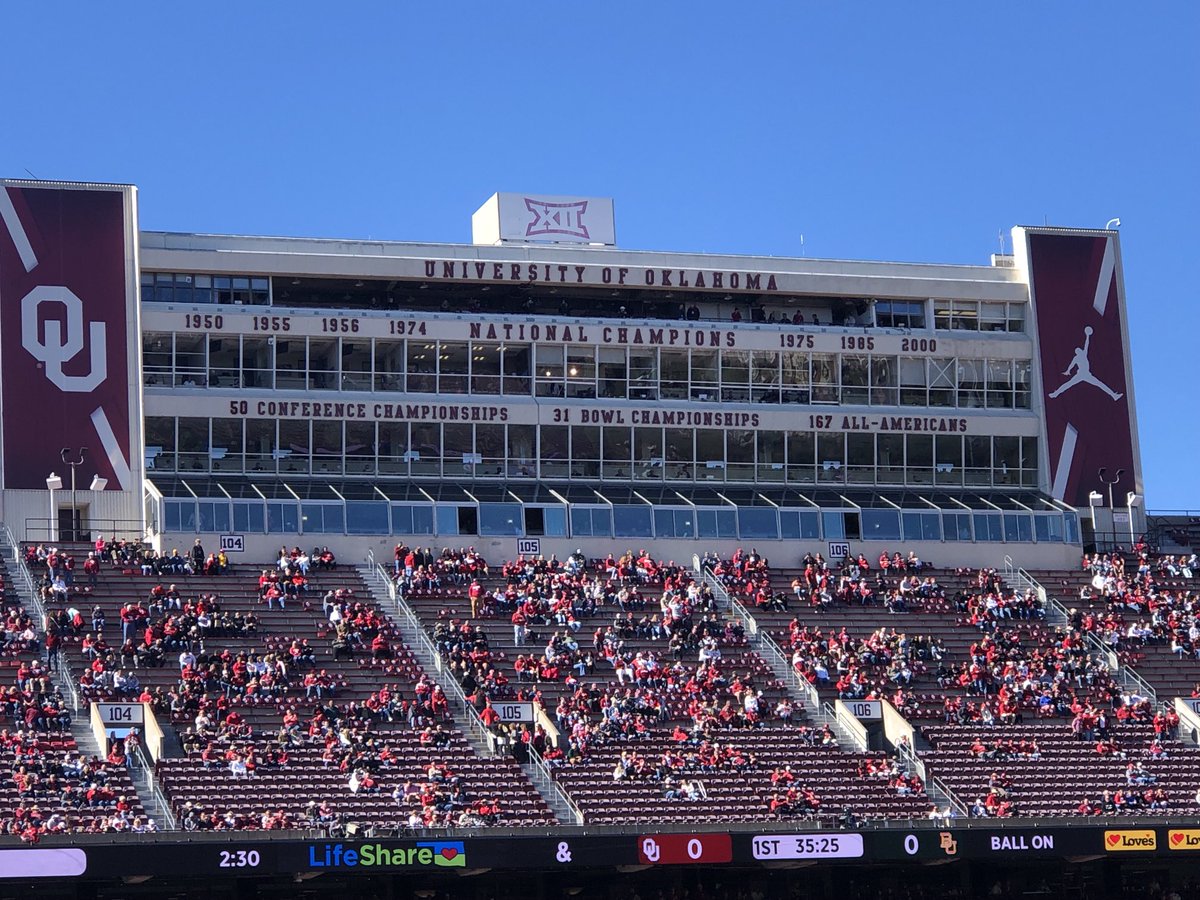 thierck's tweet photo. Got my footlong corndog, my beer, and ready for some OU football vs Baylor #firstcollegegame #Sooner https://t.co/TlB173hrab