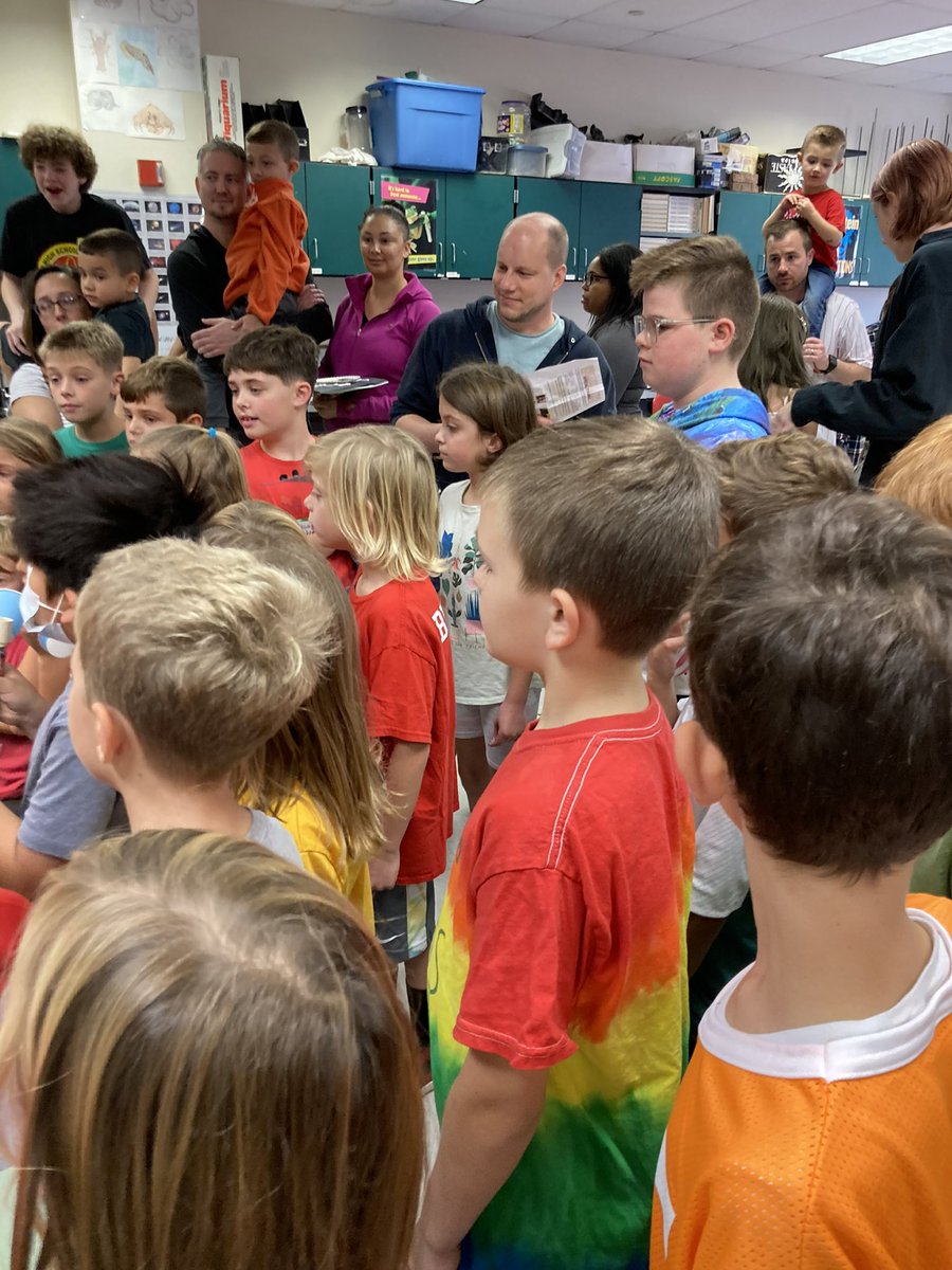 #HaverfordHS Science Department’s #DiscoverDay was a hit! Kids enjoyed fossil digs, petting fish/snakes, dissecting owl pellets, and so much more! <a href="/haverfordsd/">Haverford SD</a> #GoFords