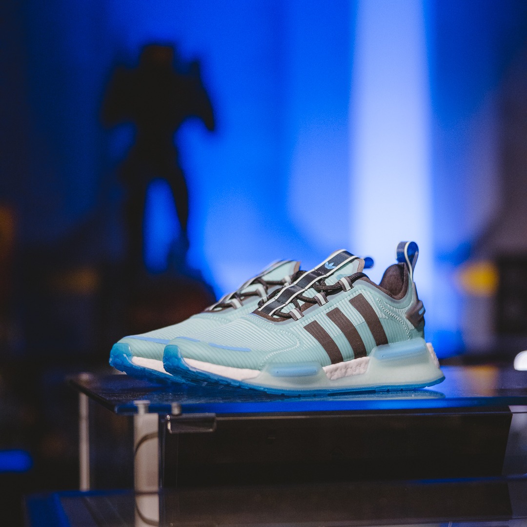 verwijderen Onrustig Fractie Halo on Twitter: "Unlock the world of Halo, on your feet. The  @adidasoriginals Halo Infinite NMD V3, inspired by the AI companions in MP,  brings contemporary levels of comfort for your digital