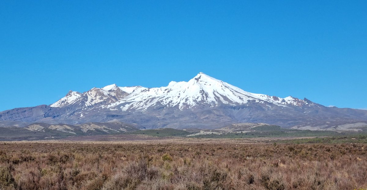 GinaColeWriter's tweet photo. @WORDChCh @verbwellington It turned into an impromptu roadie. I didn't mind. I got to see this, beautiful maunga Ruapehu, from the desert road https://t.co/3HksNrZGnl