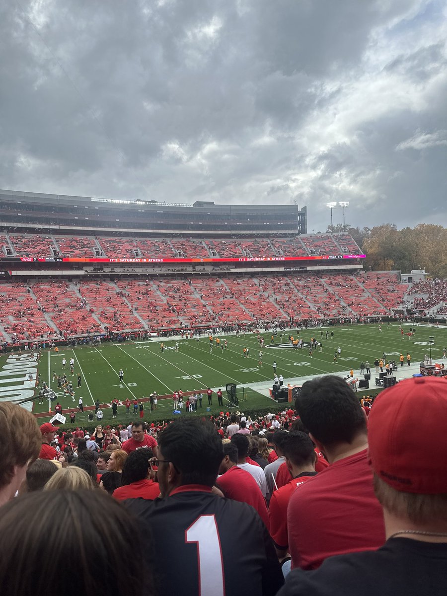 a_d__54's tweet photo. GO DAWGS!! https://t.co/O9eg47zaHI