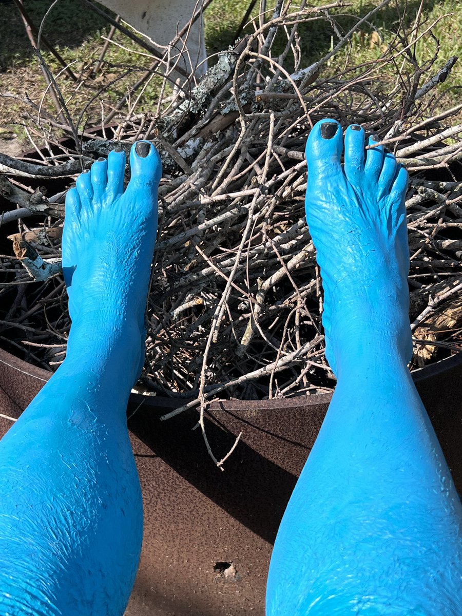 CoatedHuman's tweet photo. Who’d be interested in seeing the foot painting process?
#CoatedHuman #rubberskin #paintedfeet #rubberizedfeet #liquidrubber #bodypaint #livingcolor #gay https://t.co/hVICEGmGby
