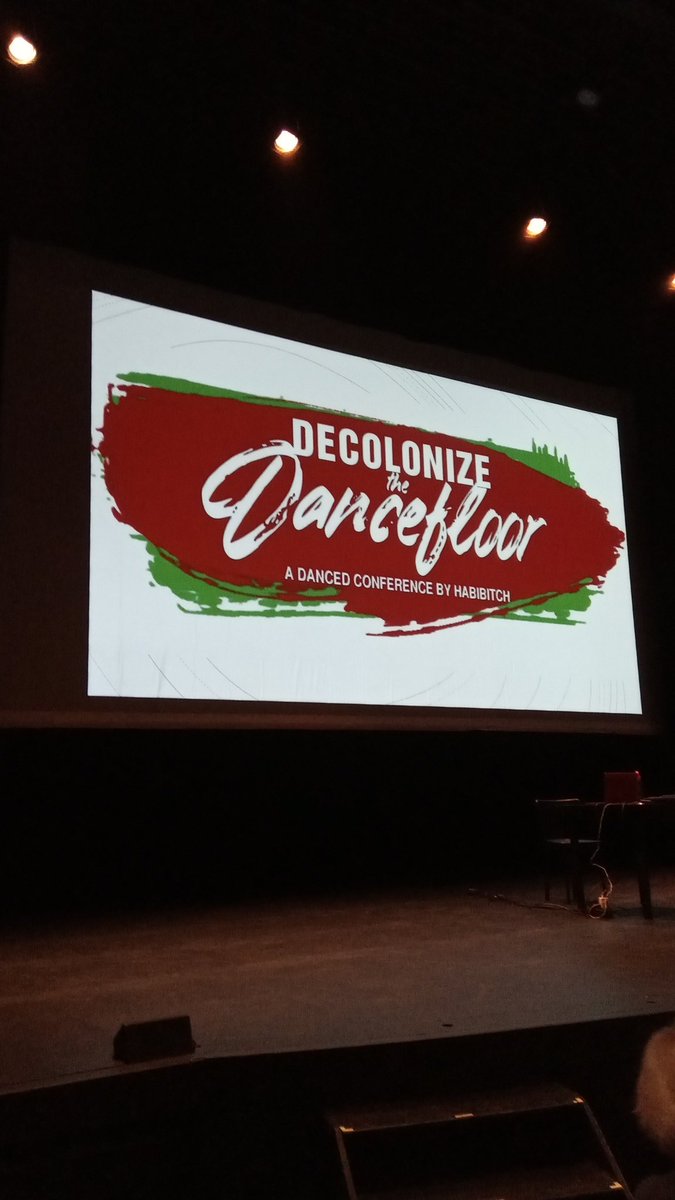 Et on attend maintenant la marraine des #universitesdautomne
#mouvementhf
#theatredelacroixrousse