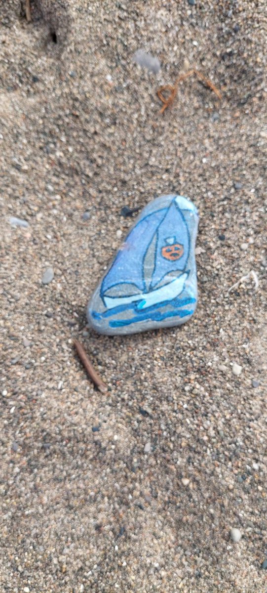 Found this on one of my beaches. It was tagged Port Stanley 2022 on the back. I'd love to know who the artist is; please share?
#LakeErie