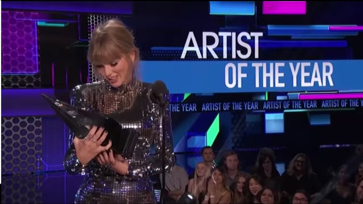 🗳️| WE'RE CLOSER THAN EVER SWIFTIES 

Reply with I'm voting for Taylor Swift for Artist of the Year at the #AMAs 

— Goal: 500 votes