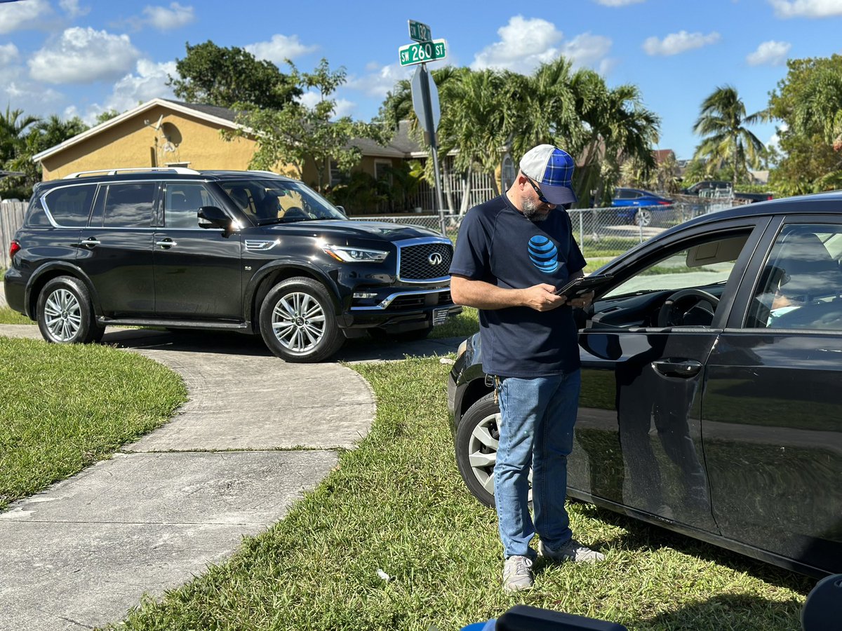 jrivasfla's tweet image. ⚡️Fiber Flex Friday⚡️ is always my favorite day! Great execution by our team spreading the word about our amazing service 🌐 and closing some sales along the way. 💪🏽🥳🌐@FloridacityKat @Lissette_rod1 @DilmaAZambrano @att @One_FLA #fiberflex #FIBRA @eniggemann @RocabadoWilliam