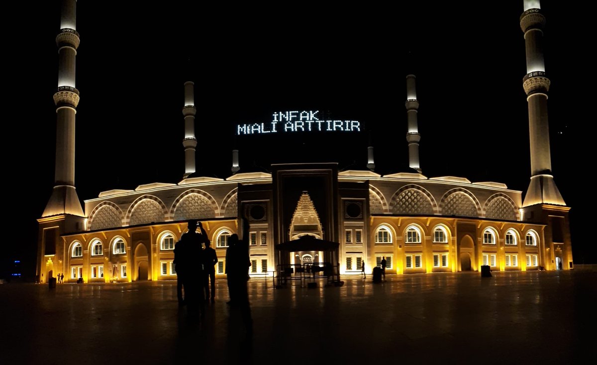 EmuceNihat's tweet photo. Camlıca camisi gece görünüşü https://t.co/VyaFbSh0F8