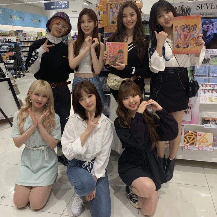 groodearcafe's tweet photo. new order! +.*.｡
╰➤ cinnamon rolls + boba
to: @akameoli
from: @bluesonthemoon_

💌 ❝ surprise! hi hello ri <3 hope you're having a great day! ❞
╰➤ ♬: melting point - gwsn
thank you for ordering! ♡｡*ﾟ https://t.co/eJdPSaKbPA
