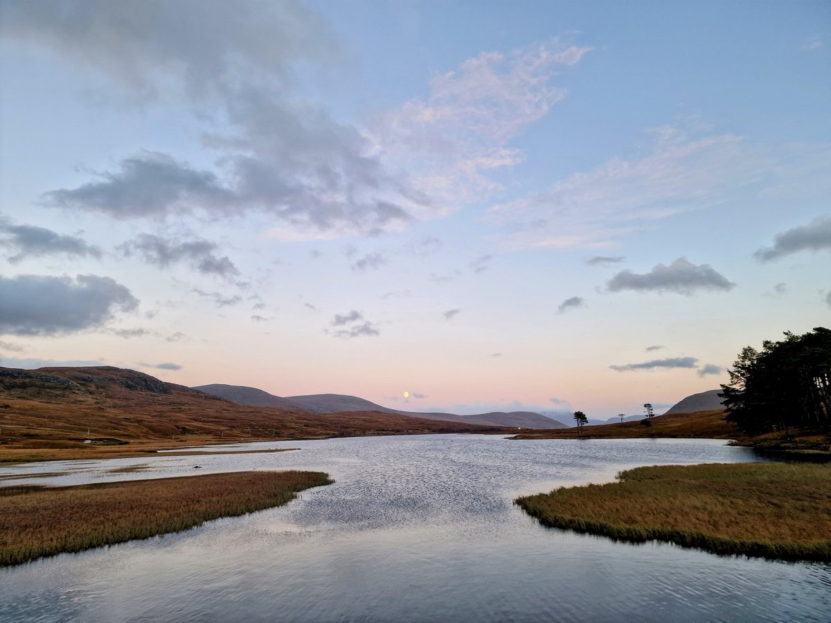 Moon rising #LochDroma
#GoodEvening 
#HIGHLANDS
On route to #westernisles