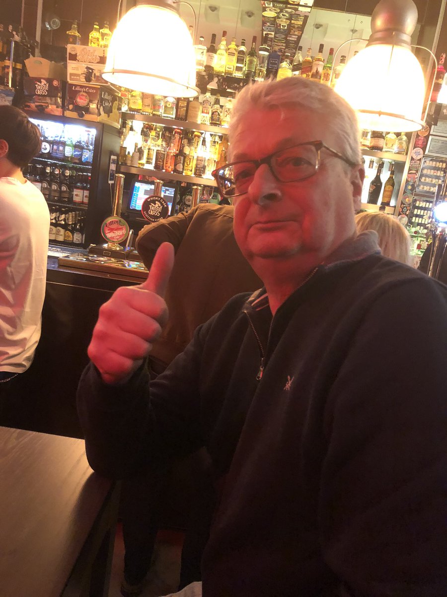 SeanDickens6's tweet photo. Few beers in #ScaleAndFeather this afternoon 🍺 https://t.co/hlFlsD0OBP