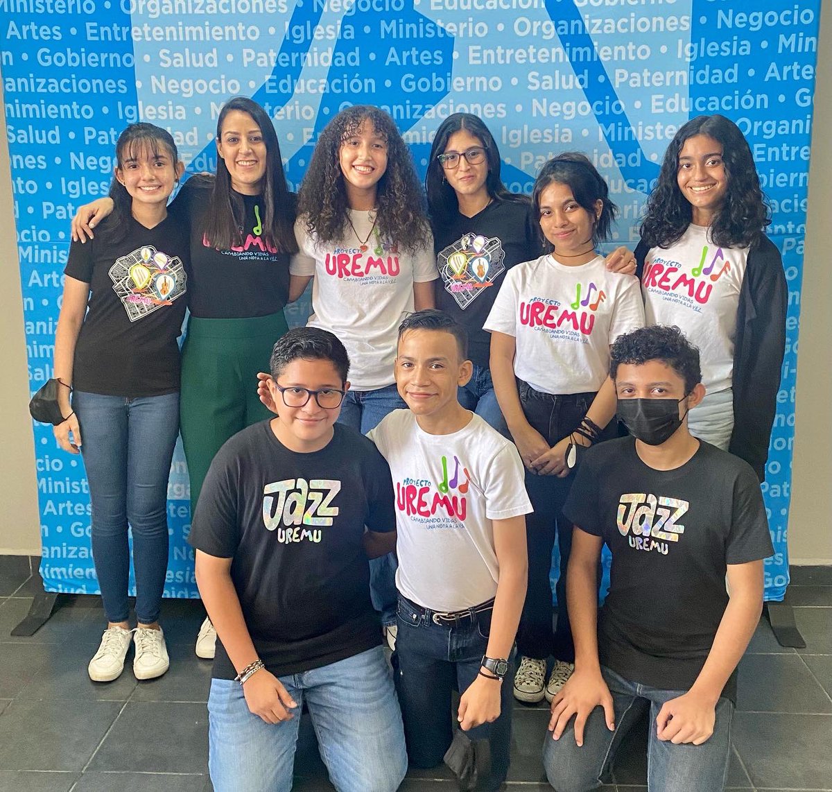 CumbreGlobalHn's tweet photo. ¡Gracias! @proyectouremu por acompañarnos esta mañana en @cityhopehn. Felicitaciones por transformar la vida de niños, niñas y adolescentes en comunidades vulnerables a través de la música.

Conoce más de ellos aquí ⬇️

https://t.co/vIEle0XBw7

#serlíderdondeestés #cglhonduras22 https://t.co/m8O2nsrYpo