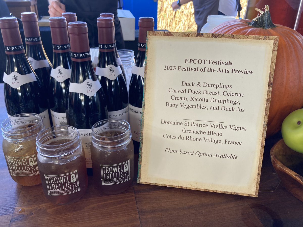 laughingplace's tweet photo. Weโre sampling a preview of the #EPCOT International Festival of the Arts at #FieldToFeast. The cocktail (from the Flower and Garden Festival) consists of apple cider, chai tea and whiskey. https://t.co/9UdpsLiPG3