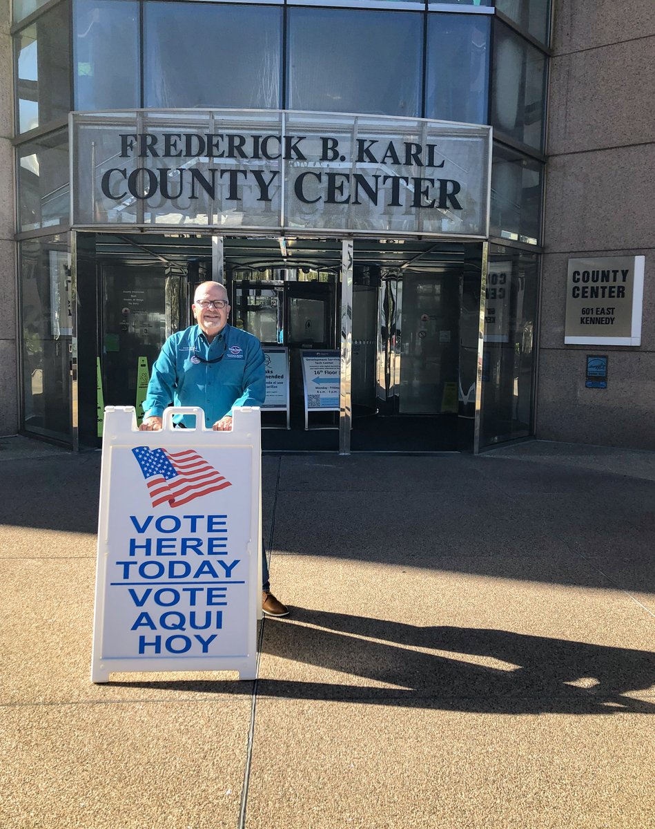 HillsboroughSOE's tweet photo. This weekend is your last opportunity to vote before #ElectionDay! Come visit one of Hillsborough County's 26 Early voting sites, open 7 a.m. - 7 p.m. through Sunday. Visit https://t.co/GJFNCcDL1X to find a site near you and check wait times. #VoteHillsborough https://t.co/4blCXQ4yUP