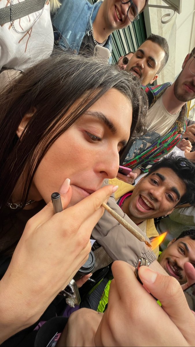 themexicanbjork's tweet photo. she's our modern day messiah kinda https://t.co/i9x1lyKyNq